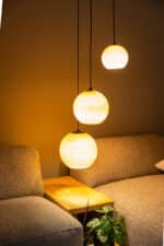 Hanglamp Orb Saturn Taupe Grijs 3 lichts woonkamer